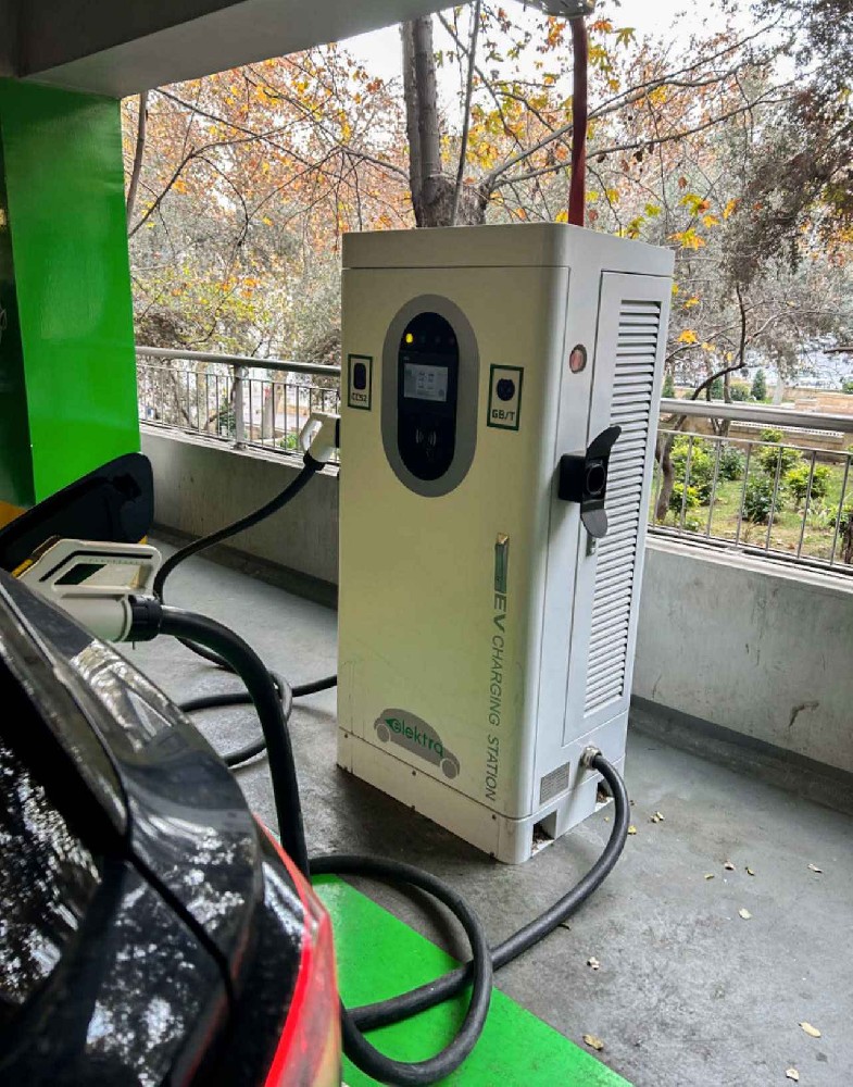 欧洲荷兰新能源汽车商业直流充电桩180kw安装调试